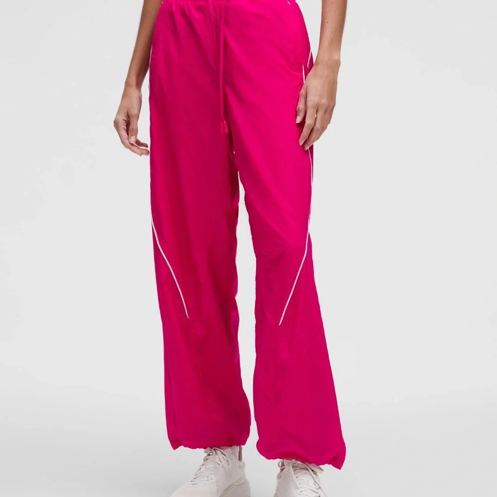 Lululemon License to Train Mid-Rise Lightweight Jogger size 10 like new